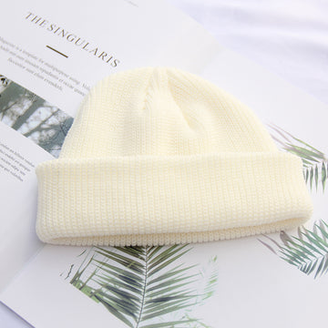 Soft off-white winter staple. Lightweight yet warm with a classic cuffed design.